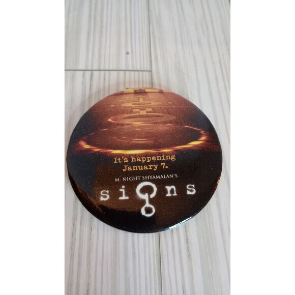 M. Night. Shyamalan's Sign Promotional Pin Approx. 3 Inches - Picture 1 of 2